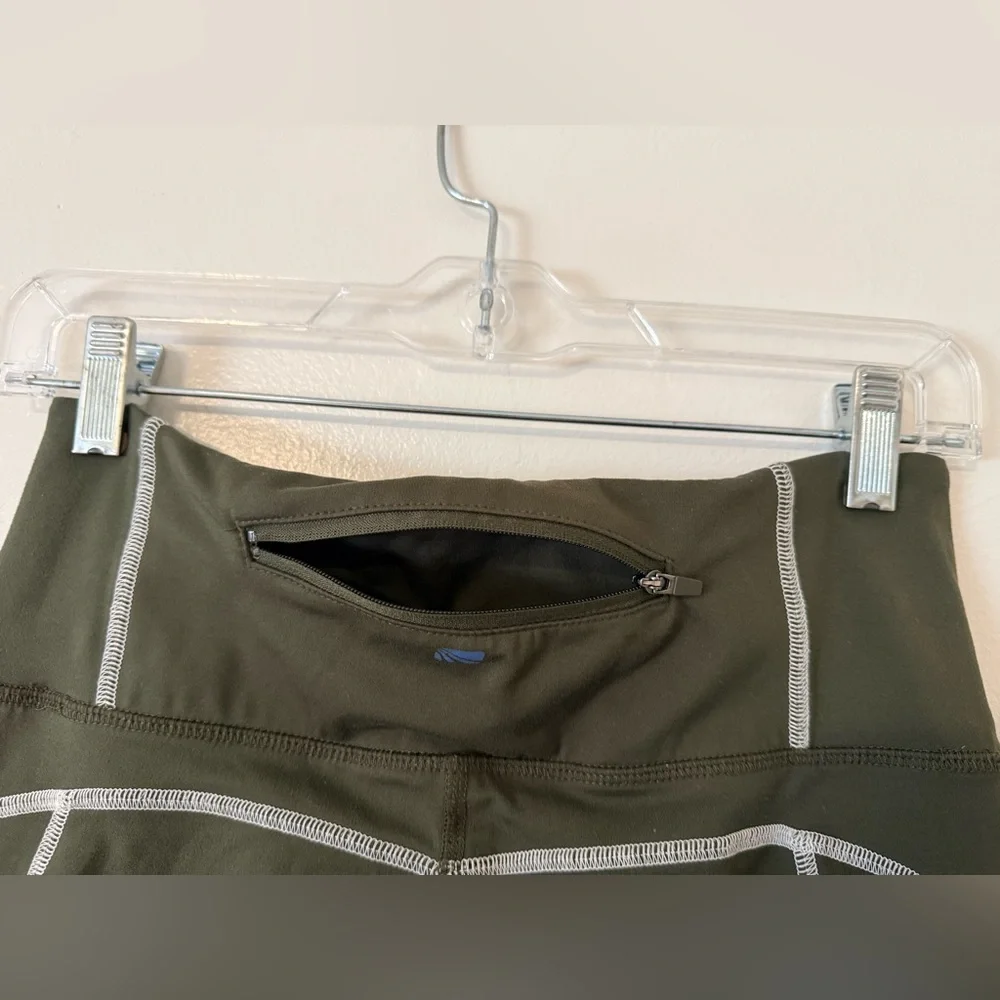 CYCLE HOUSE Womens Medium Olive Green Leggings 7/8 length Zip Pocket - Picture 9 of 11